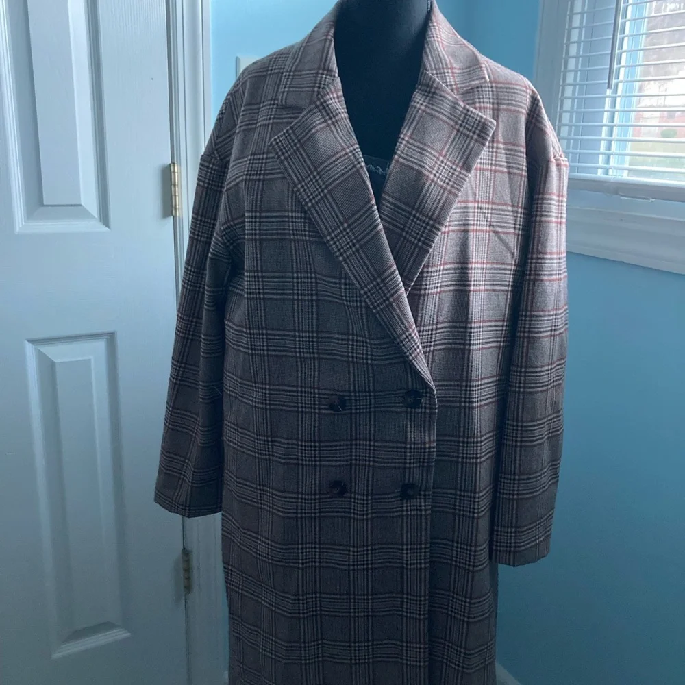 Double breasted plaid coat. - Picture 4 of 6
